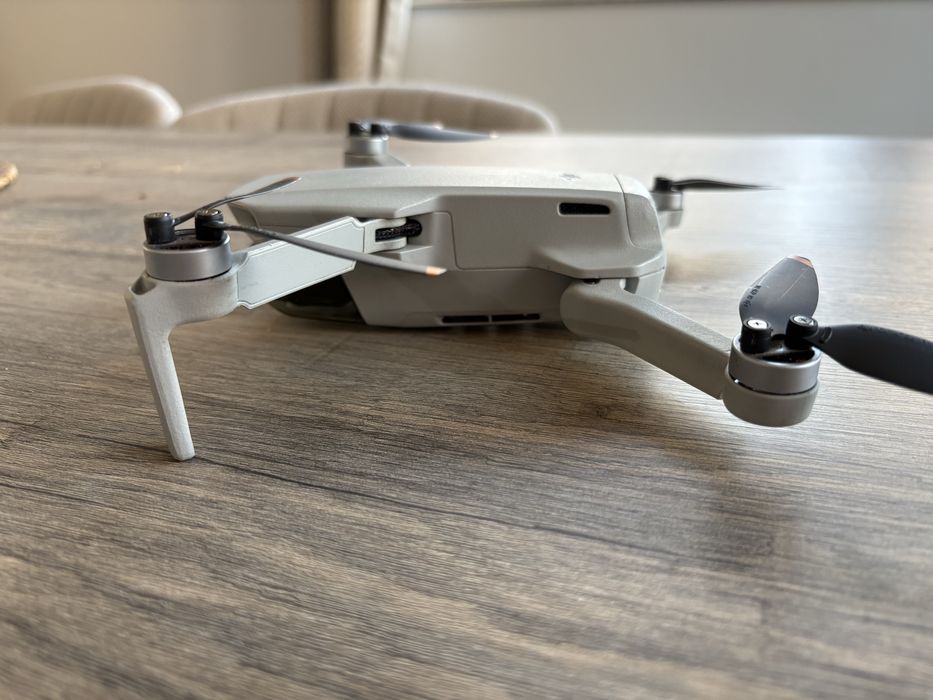 Продавам DJI Mini 2 SE