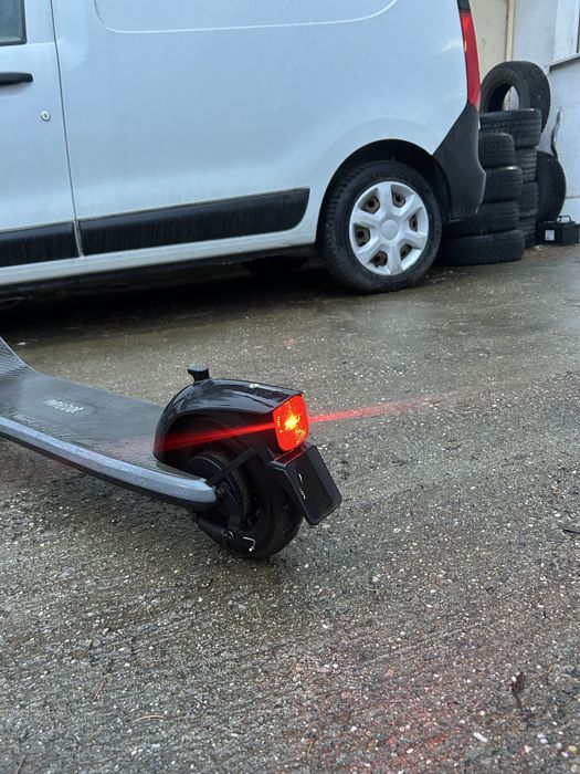 Електрическа тротинетка Ninebot E2 Plus – перфектно състояние