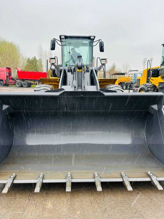 СОТИЛАДИ! ПОГРУЗЧИК XCMG LW330 FN 2.1джойстик янги