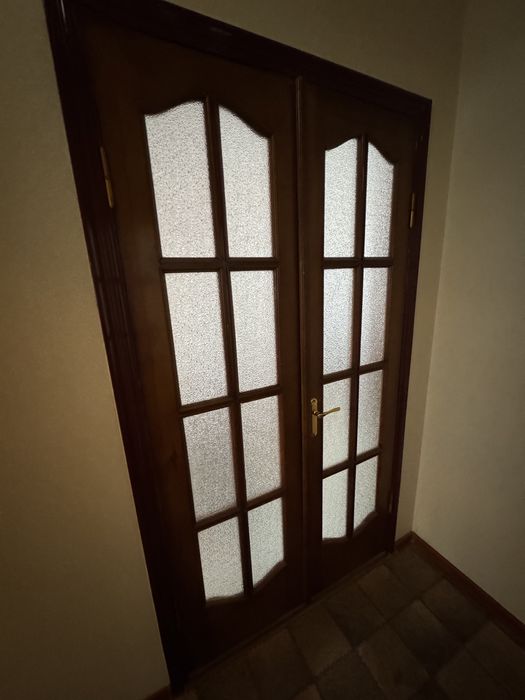 Продам двери деревянные