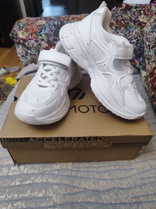 Детские кроссовки