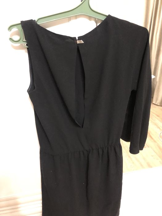 Платье Zara черное с одним рукавом