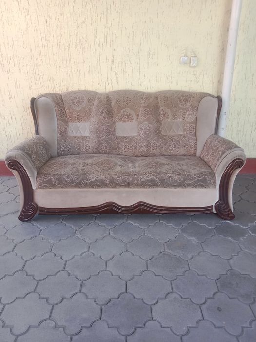 продам диван и два кресла в нормальном состоянии