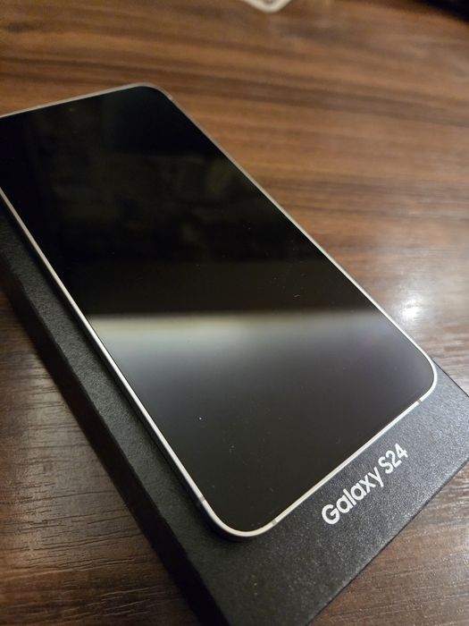 Samsung Galaxy S24 256GB Amber Yellow + 21 бр. Калъфи ПОДАРЪК