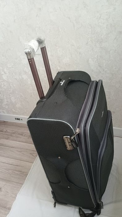 Чемодан сотилади