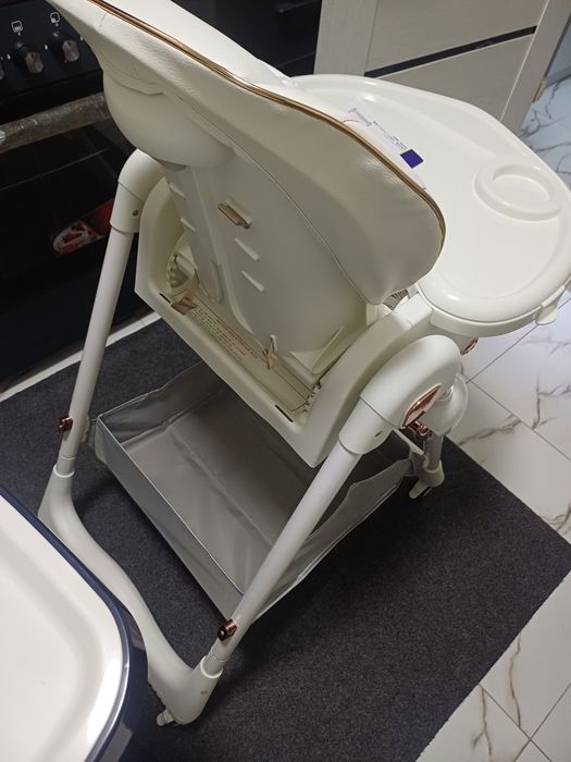 Продаётся фирменный кормления стульчики