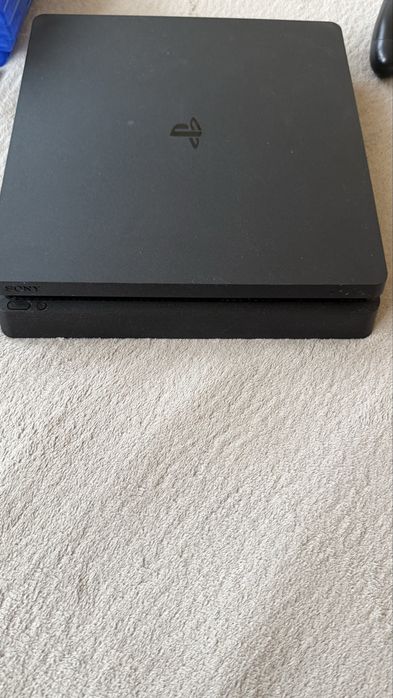 Playstation Ps4 slim 1TB cu 2 controllere si 7 jocuri