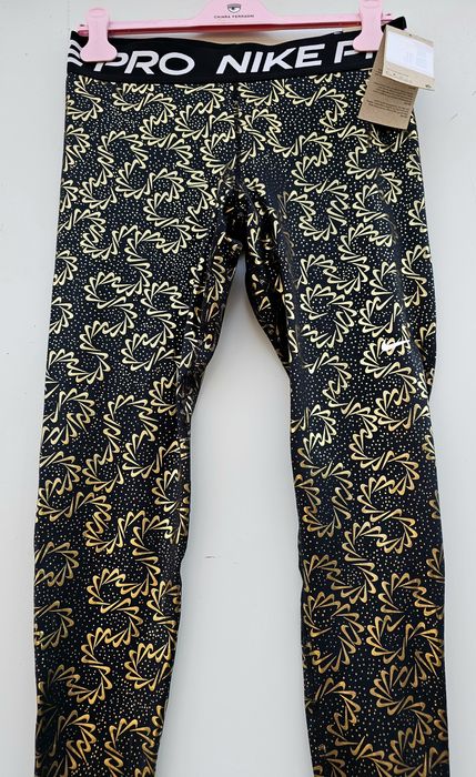 Nike оригинален дамски клин Л размер нов