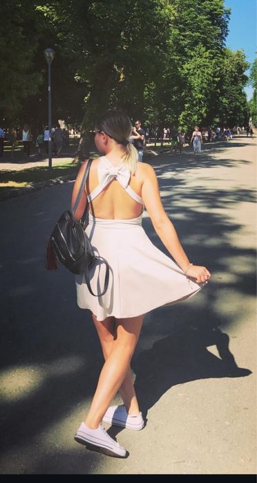 Rochie cu spatele gol si funda