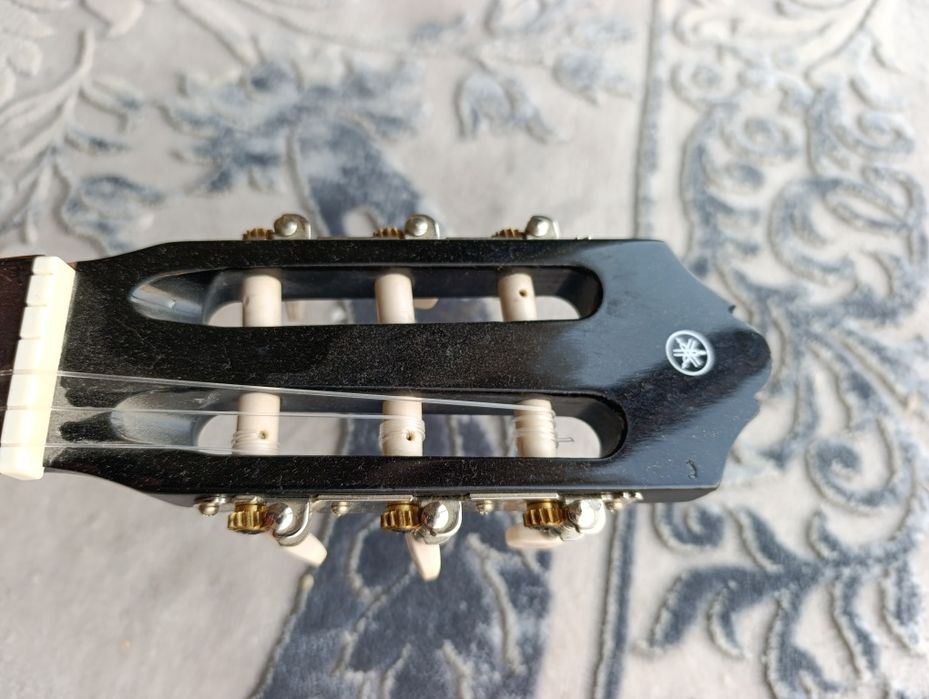 YAMAHA C40 гитара