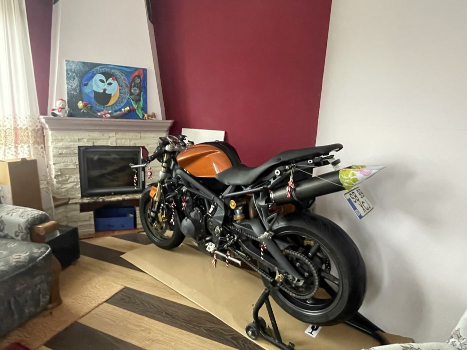 Triumph street tripple 675 cafe racer