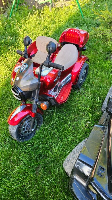 Продам детские машинки