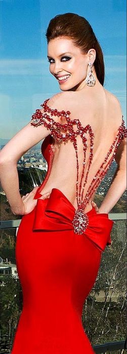 Vand rochie eleganta lunga rosie de seara Tarik Ediz marime XS ca noua