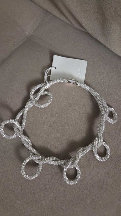 Продам ожерелье, украшенное кристаллами