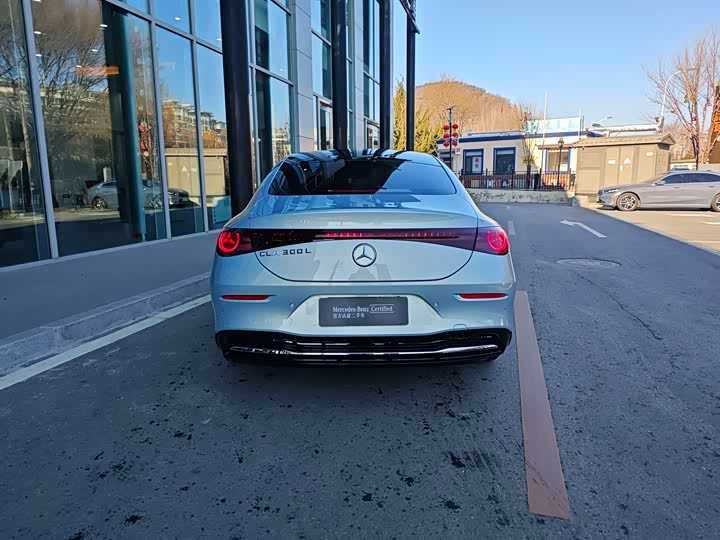 Mercedes-Benz CLA 300L PHEV 2025