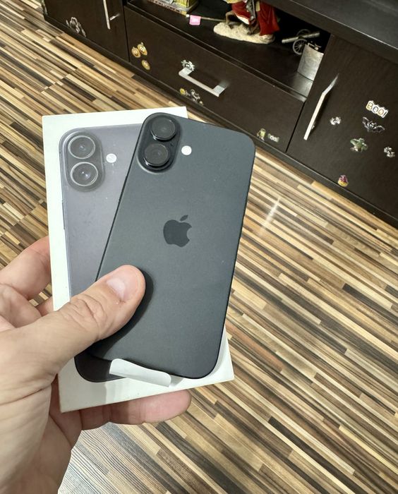 iPhone 16 black, memorie 128Gb, iOS 26, cutie, 0 cicluri, in garantie