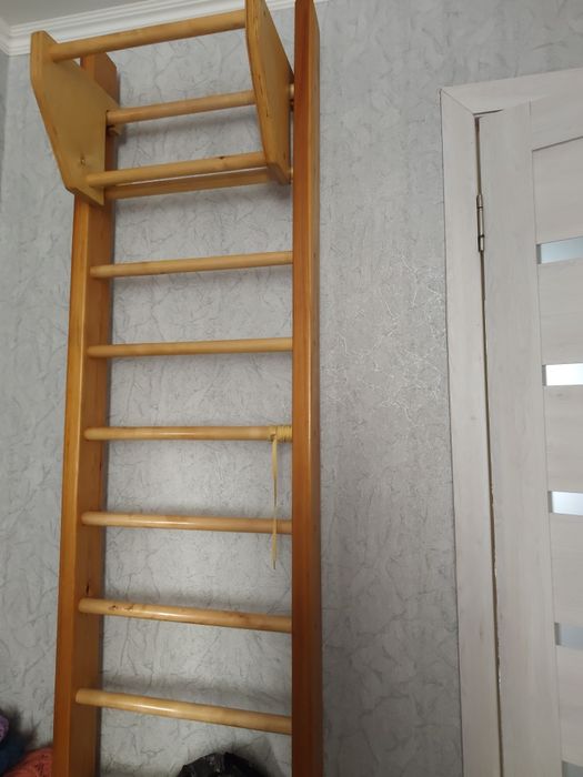 Продам стенку шведскую.
