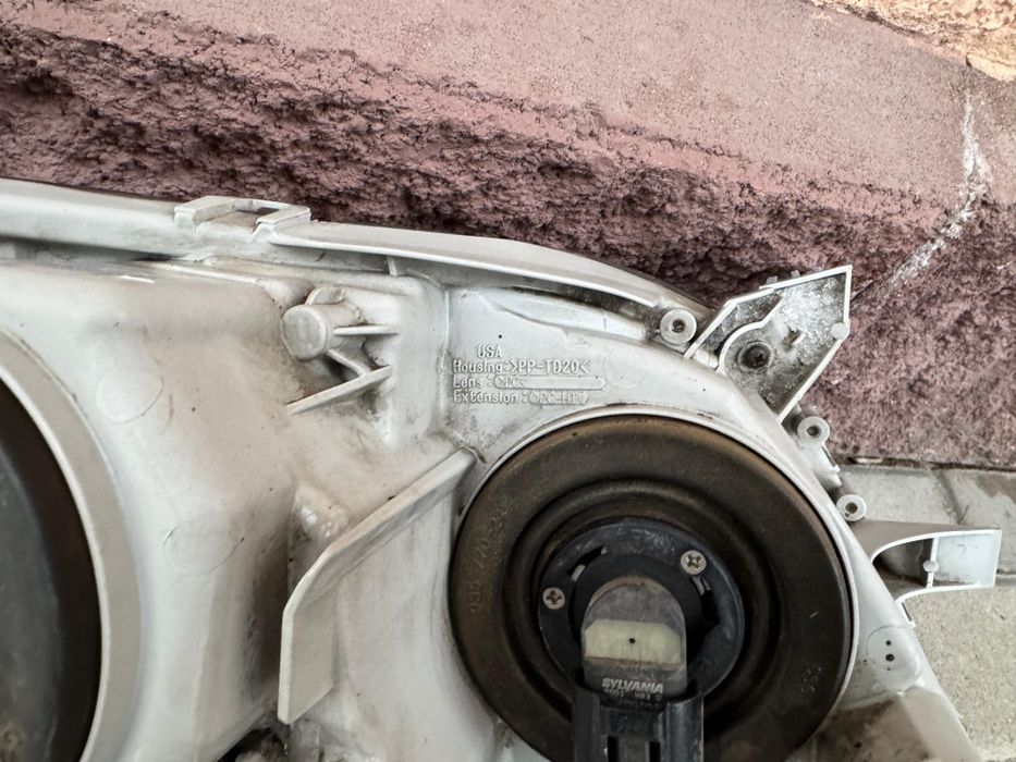 Фары на Toyota Camry-40