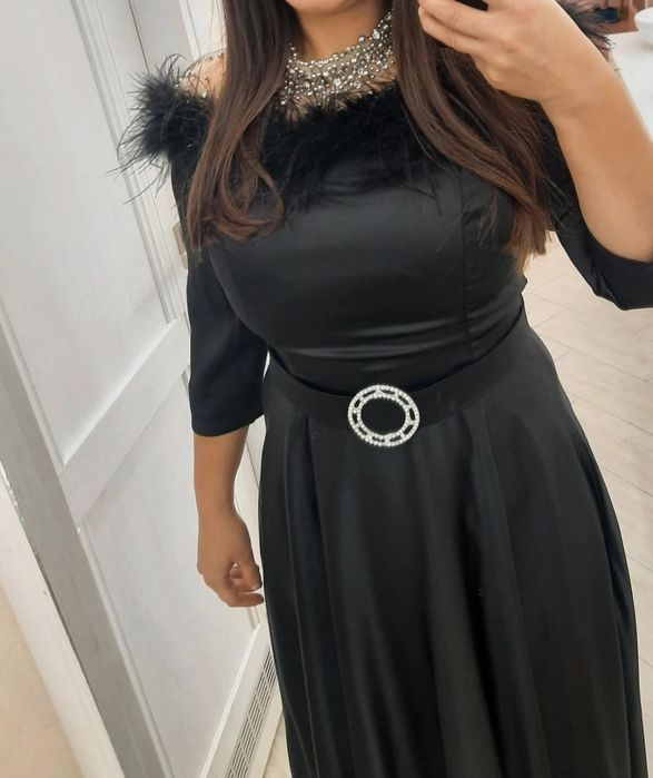 Rochie eleganta midi cu puf si colier