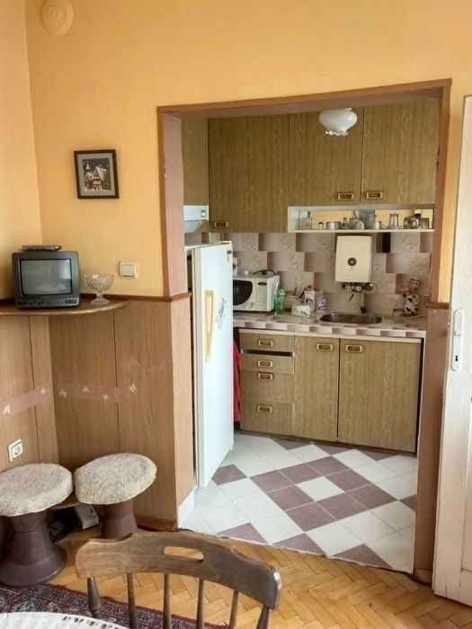 ул. Самуил тристаен -117кв.м. обзаведен с таван и маза