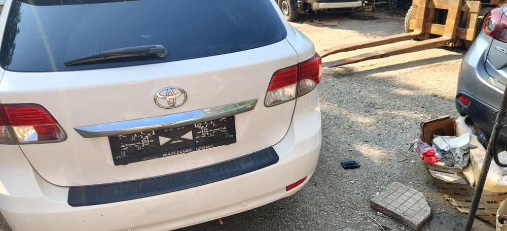 Toyota avensis 1.8 valve matic 147кс 108kw  2ZR за части