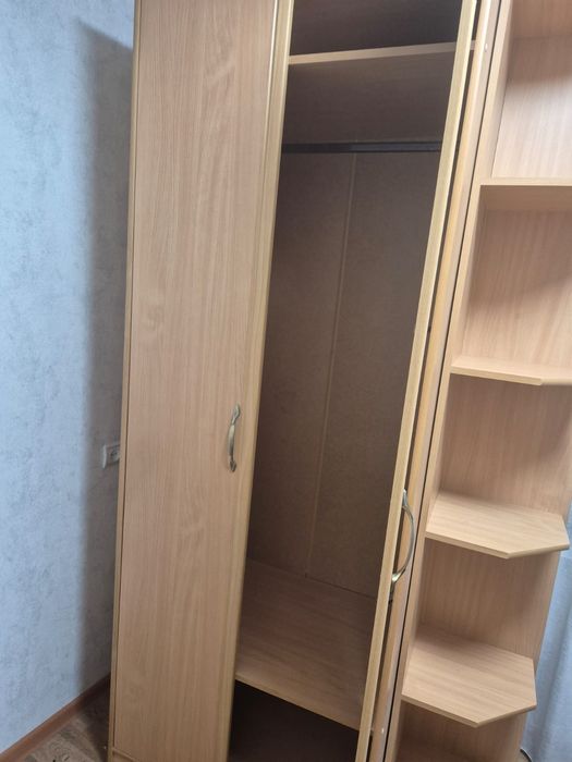 Продам шкаф+ письменный стол в подарок