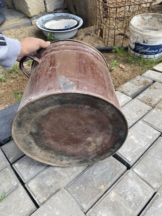 Продам эмалированную кастрюлю