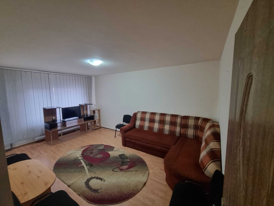 Închiriez apartament