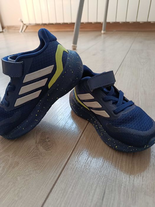 Продавам маратонки Adidas 23 1/3