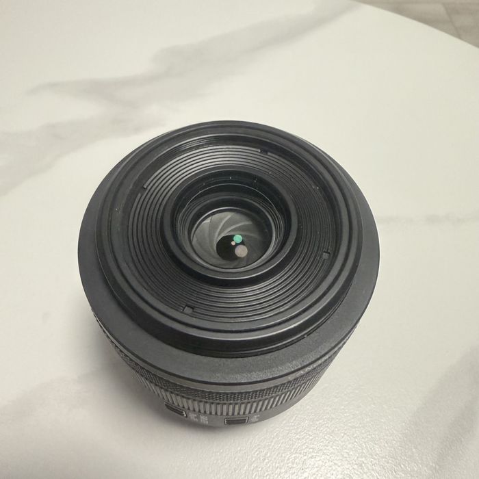 Canon RF 35mm f/1.8 Macro IS STM