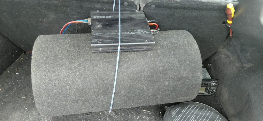 Vand subwoofer alpine  300w + stație oytron 400w 700 lei ambele