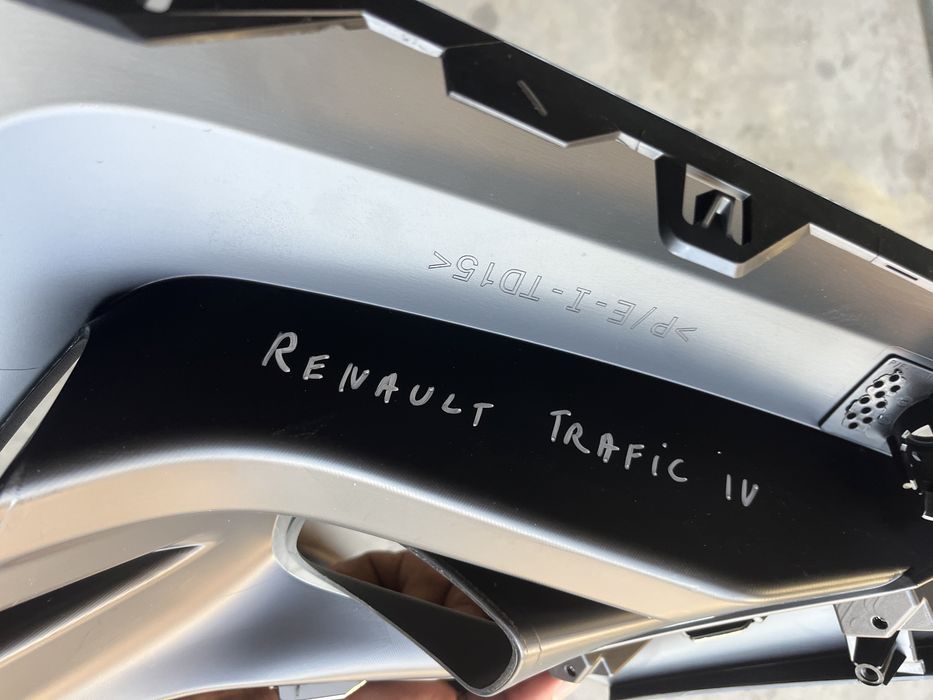 Решетка халоген Renault Trafic 2022