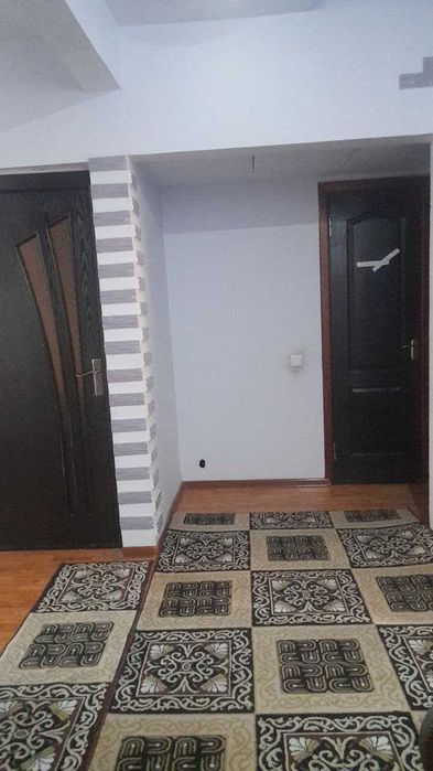 срочно продается СВОЯ 3 комнатная (переделанная на 4 ком) квартира