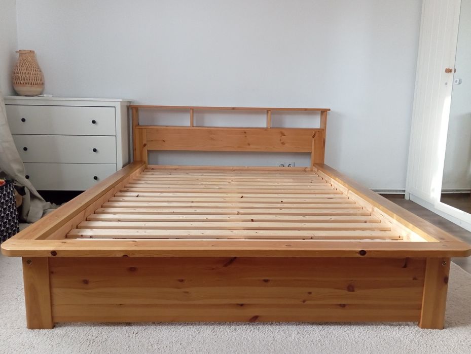 Pat matrimonial de lemn stare impecabila