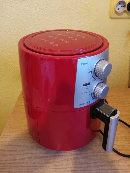 Продавам фритюрник Delimano Air Fryer Pro Red с обем от 3,5 L