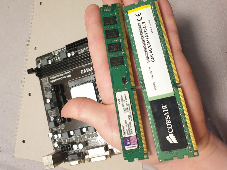 Vand placa de baza doar trebuie placa video în rest totul este OK