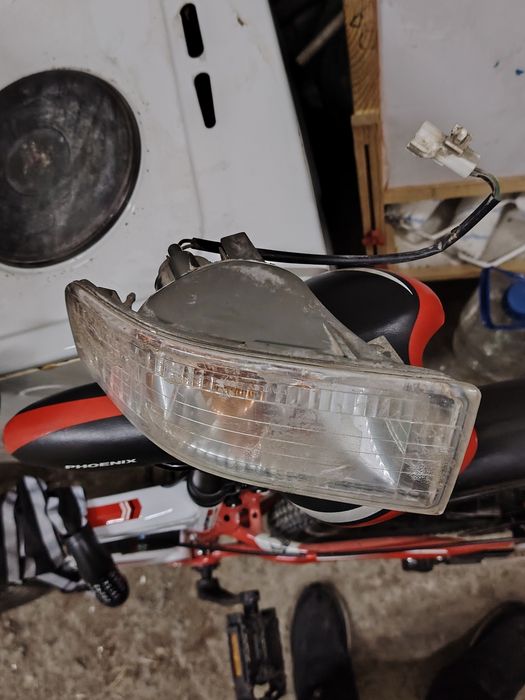 Продам поворотник правый