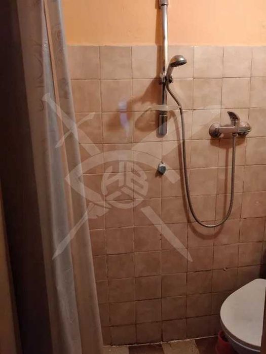 Дава се под наем Едностаен апартамент в Варна, Цветен квартал - 35 кв.м за 200 € - Снимка #3