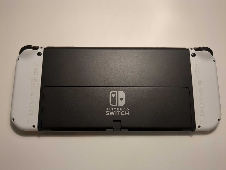Nintendo Switch OLED полный комплект + оригинальный чехол