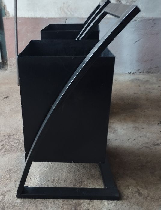 Продам урны для мусора.