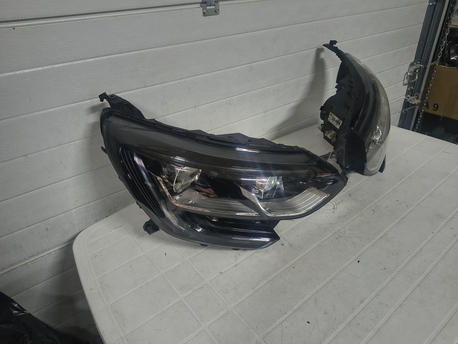 Far Stânga  Dreapta Renault Megane 4 (Halogen + LED) cod 260602792R / 260108478R