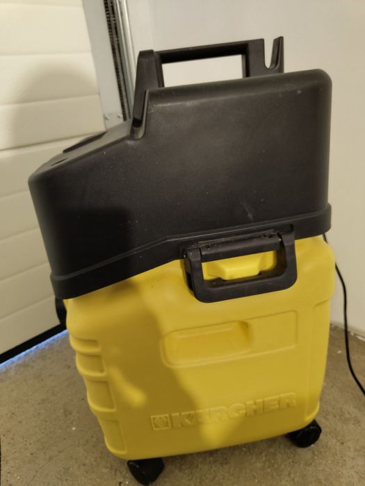 Aspirator profesional Karcher NT501