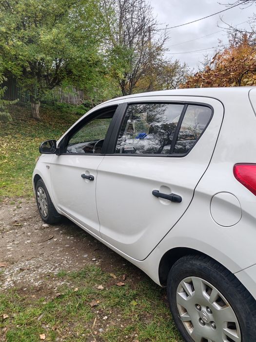 Hyundai i20 sau schimb cu o mașină mai mare