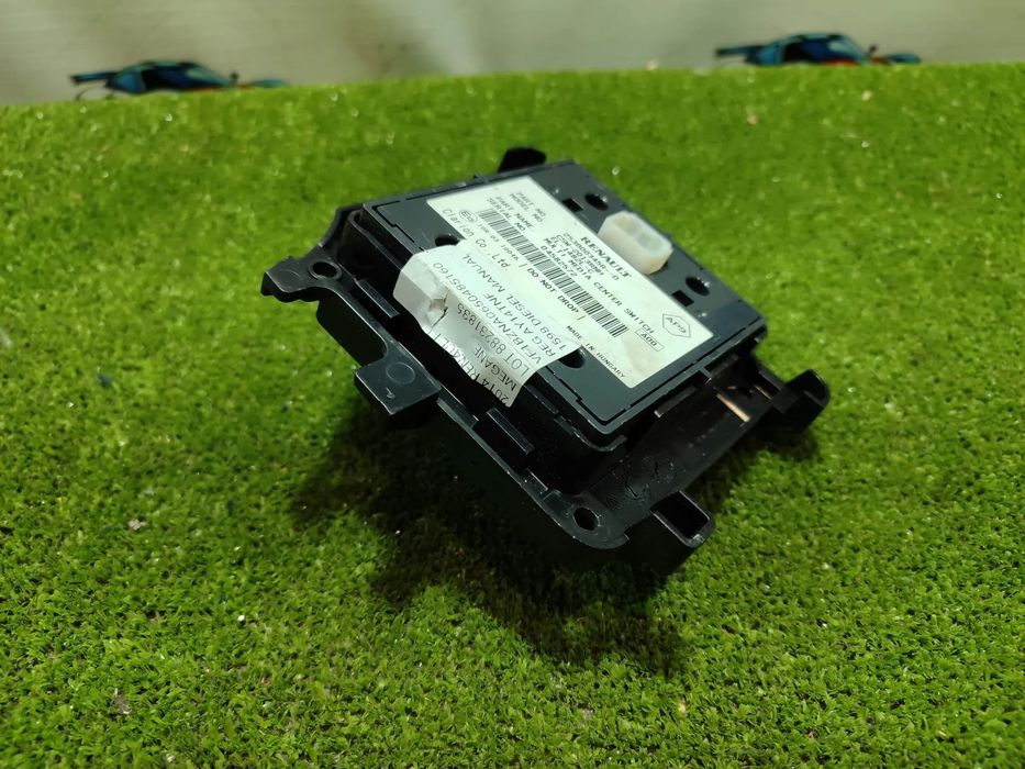 PANOU BUTOANE DE CONTROL RENAULT MEGANE III B95 1.6 DIESEL 2014 COD OEM 253B00345R / HATCHBACK / 2008-2016