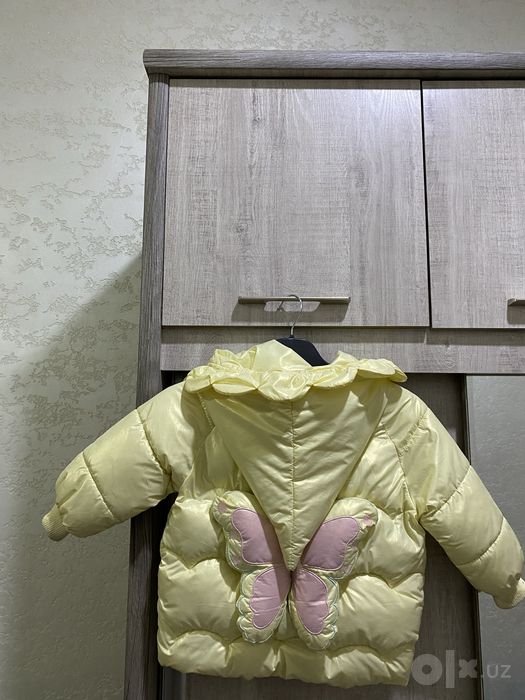 Продам курточку на девочку и платья