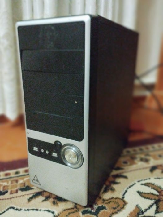 Офисный компьютер сотилади