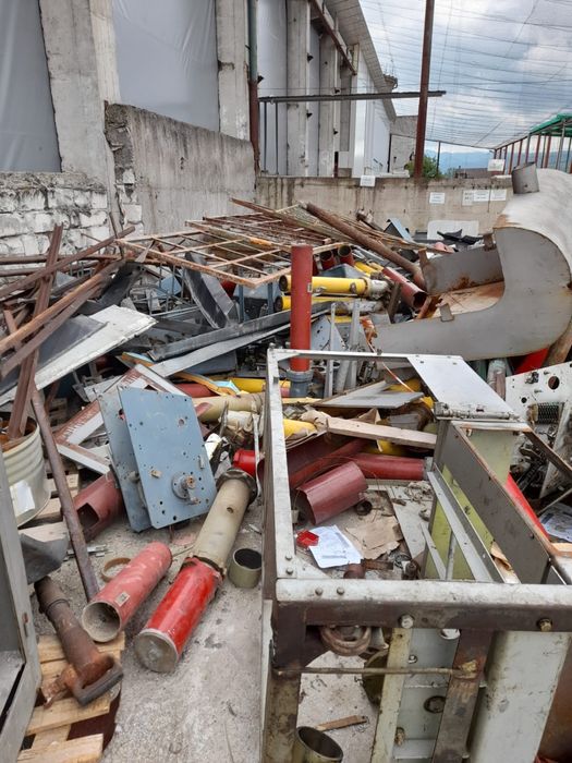 Debarasam curti apartamente hale magazii