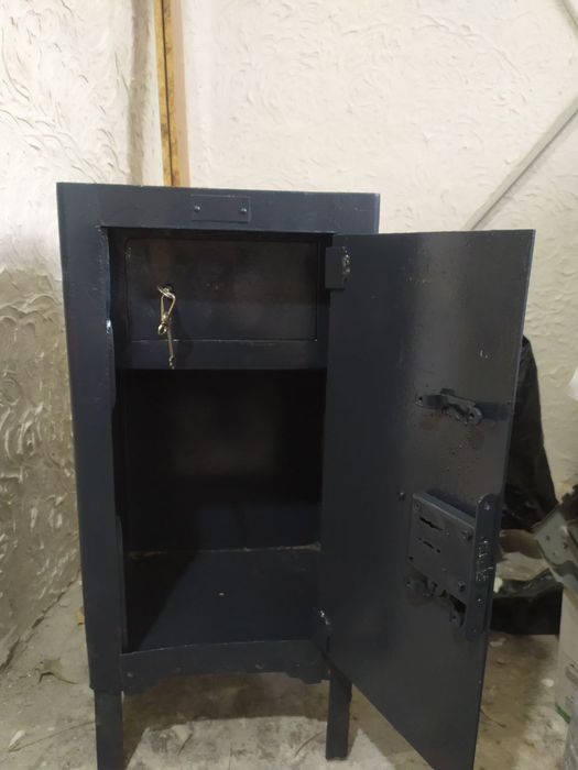 Продам сейф железный