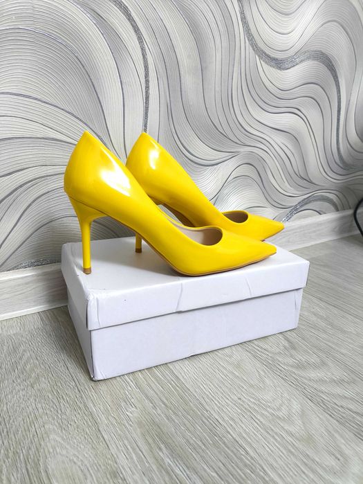 Туфли женские жёлтые