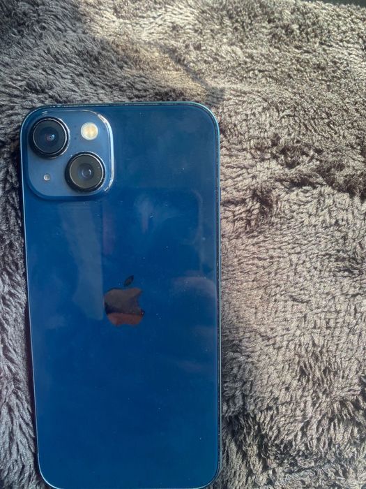 Продам Iphone 13.